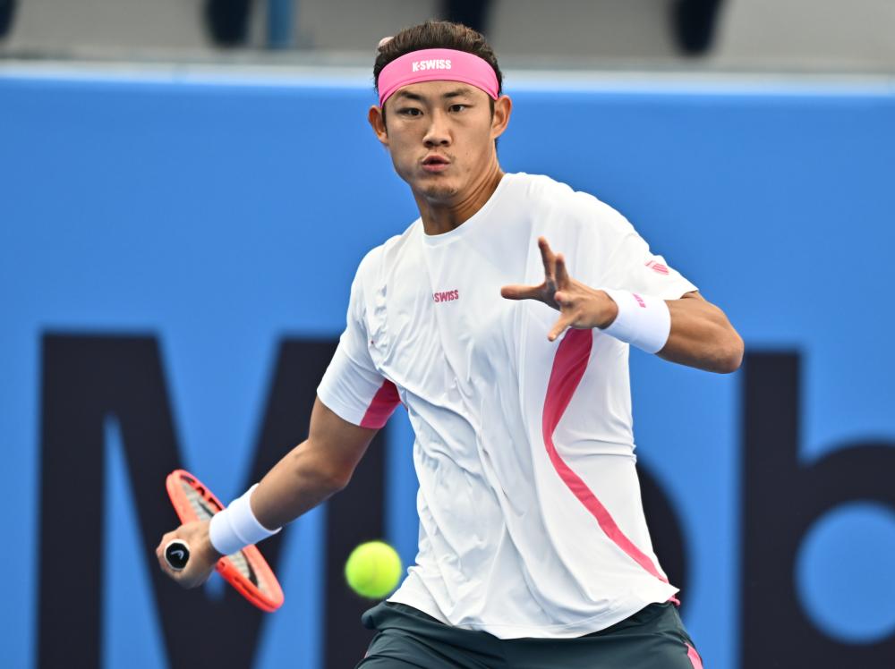 她成功地打 她成功地打